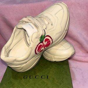 Toddler girl Gucci shoes size 28EU fair to good condition